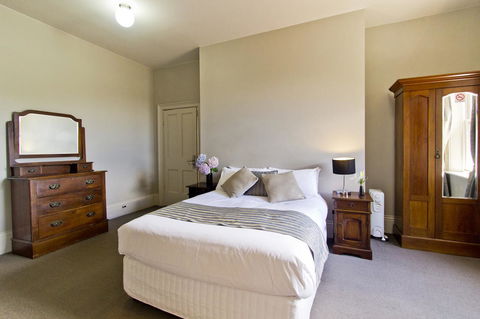 Deloraine Hotel - Australia Accommodation 26