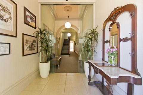 Deloraine Hotel - Australia Accommodation 3