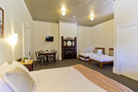 Deloraine Hotel - Australia Accommodation 1