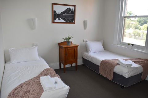 Deloraine Hotel - Australia Accommodation 8