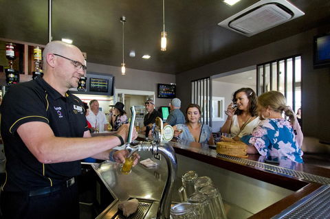 Deloraine Hotel - Australia Accommodation 12