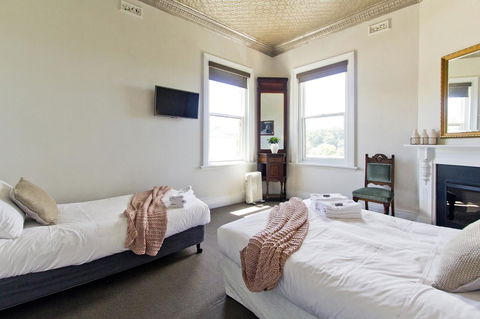 Deloraine Hotel - Australia Accommodation 21