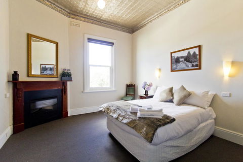 Deloraine Hotel - Australia Accommodation 6