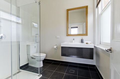 Deloraine Hotel - Australia Accommodation 2