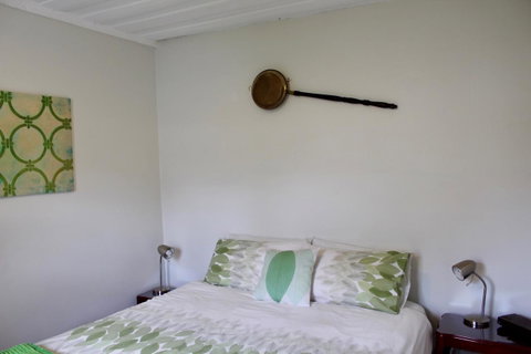 Omaroo House - Panoramic Water Views - Australia Accommodation 27