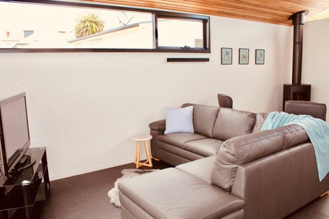 Omaroo House - Panoramic Water Views - Australia Accommodation 10
