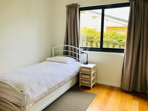 Omaroo House - Panoramic Water Views - Australia Accommodation 28