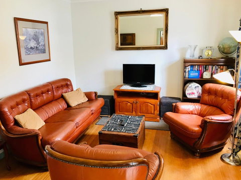 Omaroo House - Panoramic Water Views - Australia Accommodation 21