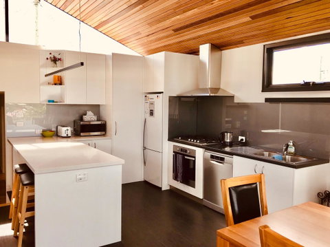 Omaroo House - Panoramic Water Views - Australia Accommodation 17