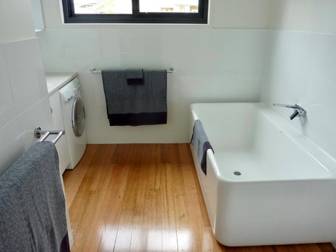 Omaroo House - Panoramic Water Views - Australia Accommodation 29