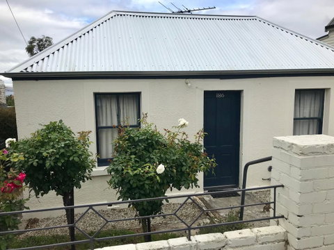 Omaroo House - Panoramic Water Views - Australia Accommodation 0