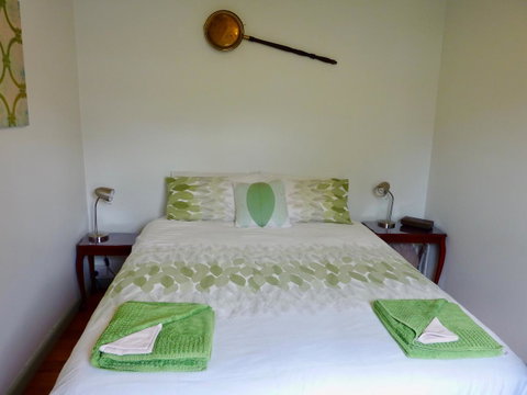 Omaroo House - Panoramic Water Views - Australia Accommodation 26