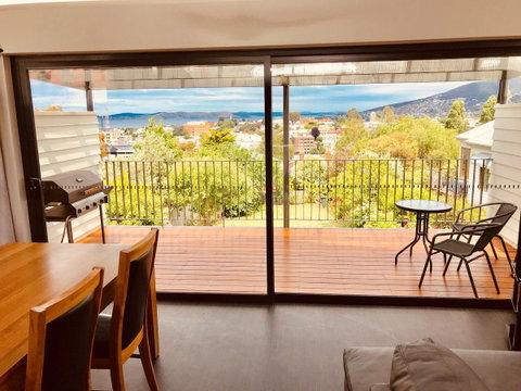 Omaroo House - Panoramic Water Views - Australia Accommodation 7