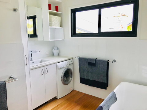 Omaroo House - Panoramic Water Views - Australia Accommodation 30