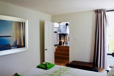 Omaroo House - Panoramic Water Views - Australia Accommodation 25