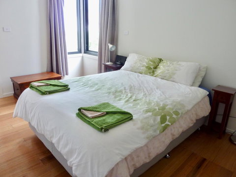 Omaroo House - Panoramic Water Views - Australia Accommodation 23