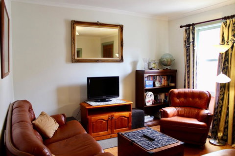 Omaroo House - Panoramic Water Views - Australia Accommodation 22