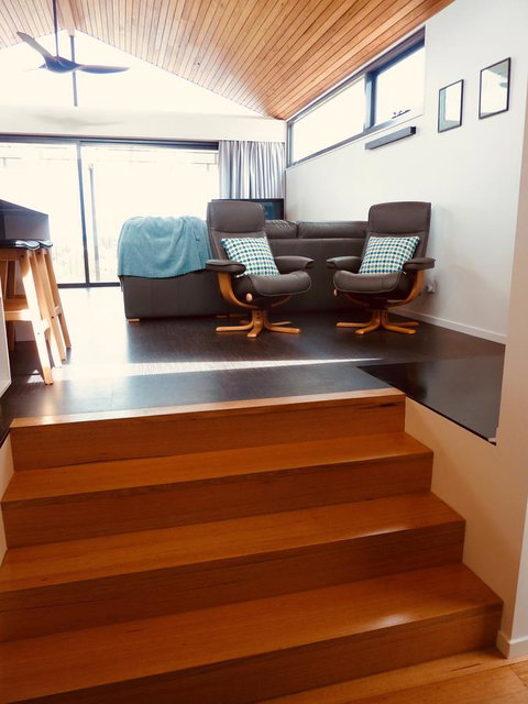 Omaroo House - Panoramic Water Views - Australia Accommodation 13