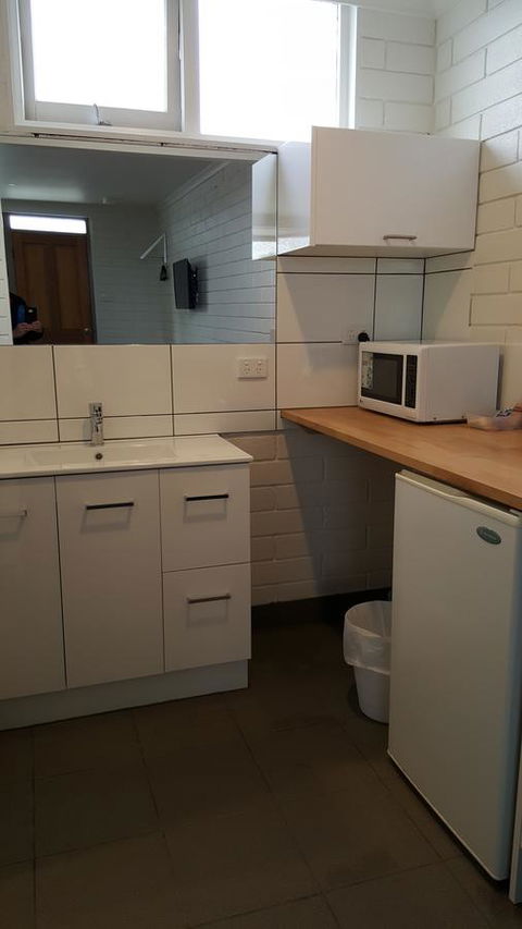 Anchor Wheel Motel - Australia Accommodation 18
