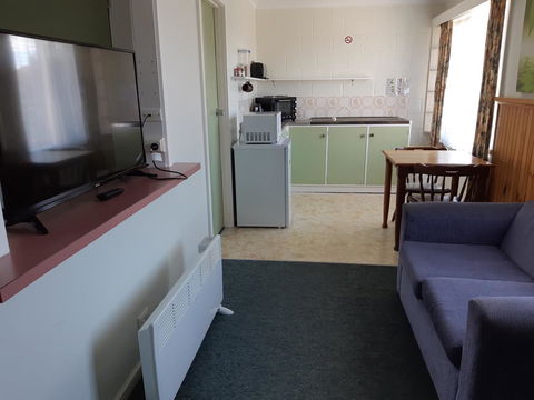 Anchor Wheel Motel - Australia Accommodation 14