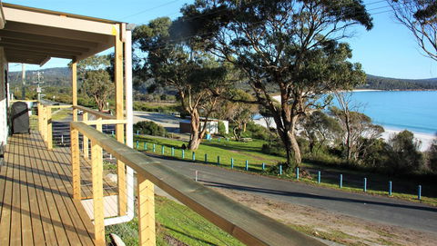 KINGFISHER COTTAGE Beachfront At The Binalong Bay - Australia Accommodation 8