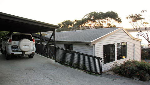 KINGFISHER COTTAGE Beachfront At The Binalong Bay - Australia Accommodation 21