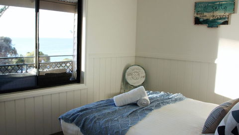 KINGFISHER COTTAGE Beachfront At The Binalong Bay - Australia Accommodation 11