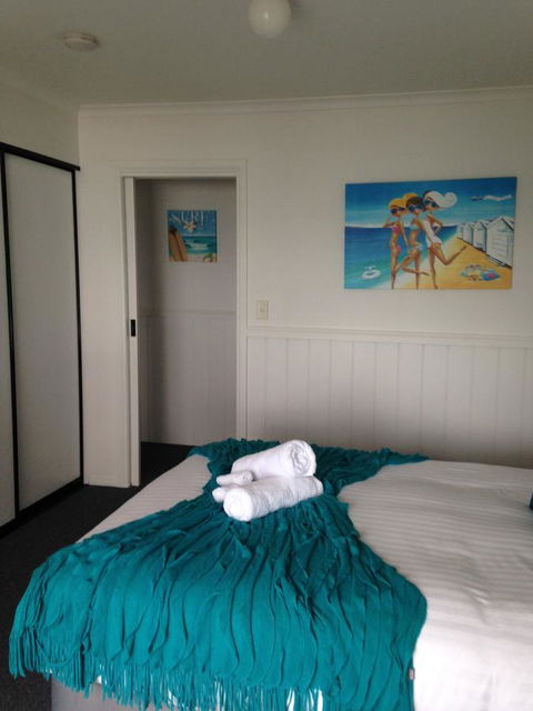 KINGFISHER COTTAGE Beachfront At The Binalong Bay - Australia Accommodation 25