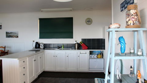 KINGFISHER COTTAGE Beachfront At The Binalong Bay - Australia Accommodation 20