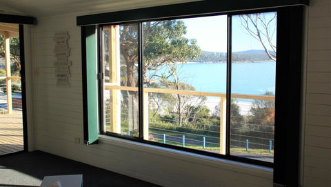 KINGFISHER COTTAGE Beachfront At The Binalong Bay - Australia Accommodation 13