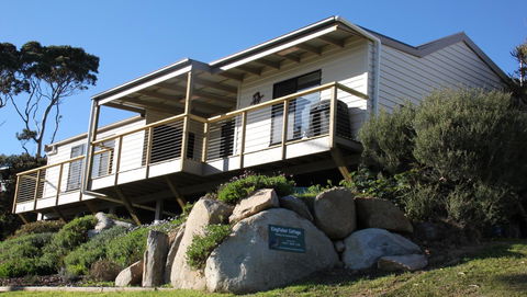 KINGFISHER COTTAGE Beachfront At The Binalong Bay - Australia Accommodation 0