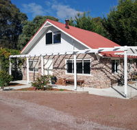 Hilltop Cottages - Australia Accommodation