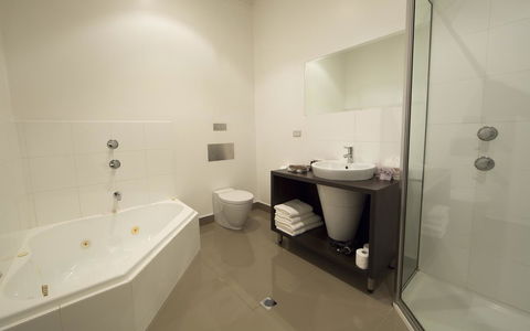 Ikon Hotel - Australia Accommodation 9