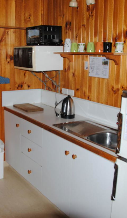 The Wombat Cottage - Australia Accommodation 11