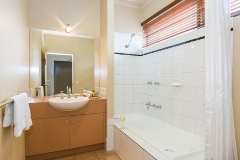 Lorne Surf Apartments - Australia Accommodation 25