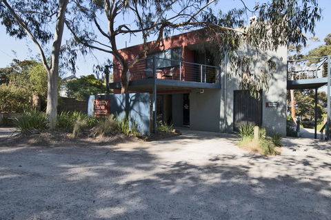 Lorne Surf Apartments - Australia Accommodation 8