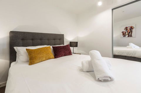 2Bedroom Apartment With Views In Docklands Next To CBD & Marvel Stadium - Australia Accommodation 12