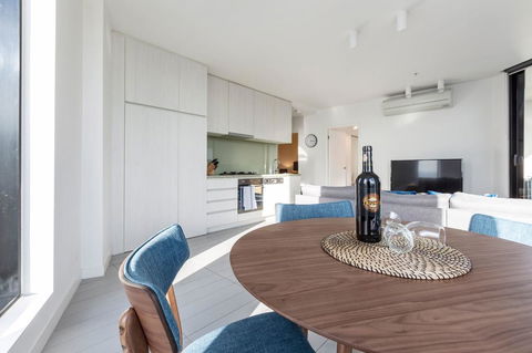 2Bedroom Apartment With Views In Docklands Next To CBD & Marvel Stadium - Australia Accommodation 3