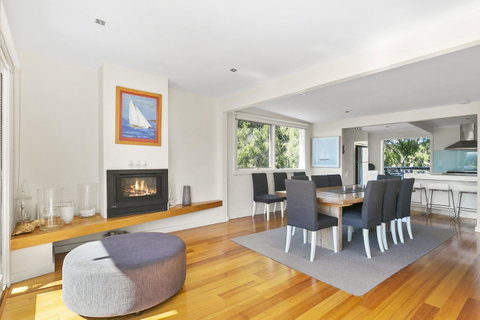 Front Beach House - Australia Accommodation 16