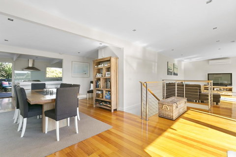 Front Beach House - Australia Accommodation 15