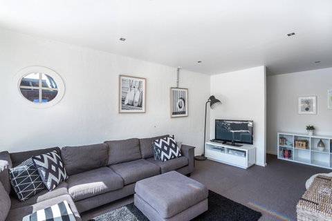Front Beach House - Australia Accommodation 10