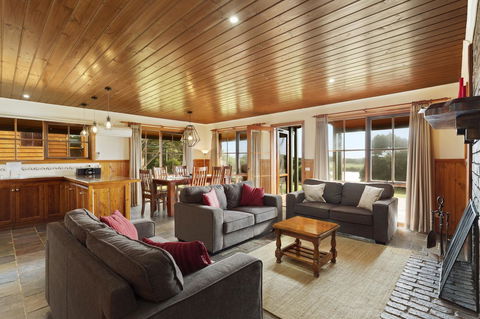 Apollo Bay Cottages - Australia Accommodation 2