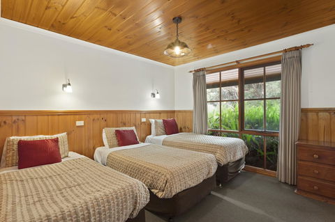 Apollo Bay Cottages - Australia Accommodation 3