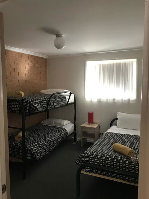 Beachcomber Motel & Apartments - Australia Accommodation 10