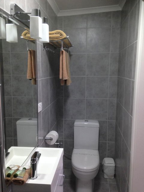 Beachcomber Motel & Apartments - Australia Accommodation 32