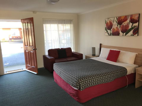 Beachcomber Motel & Apartments - Australia Accommodation 1