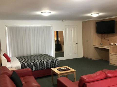 Beachcomber Motel & Apartments - Australia Accommodation 11