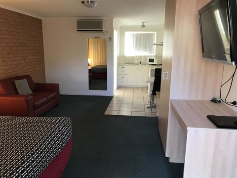 Beachcomber Motel & Apartments - Australia Accommodation 7