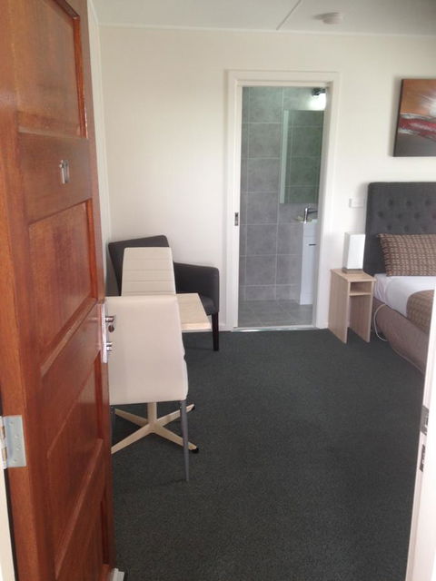 Beachcomber Motel & Apartments - Australia Accommodation 29