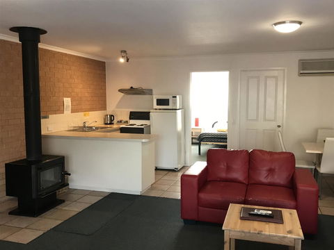 Beachcomber Motel & Apartments - Australia Accommodation 13